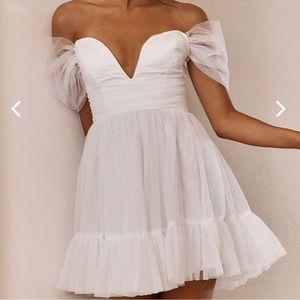 PIXI OFF-SHOULDER LACE-UP BACK MINI DRESS
WHITE